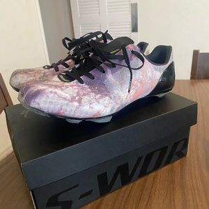 Specialized cycling shoes